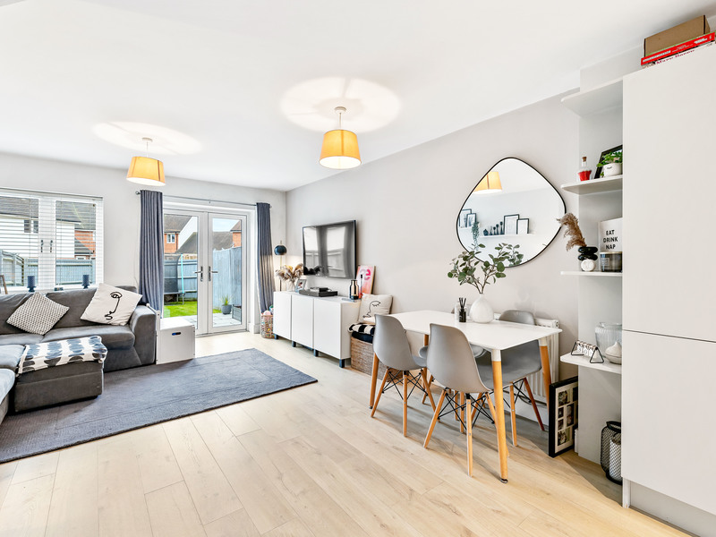 2 bed House - Semi For Sale in Horley, Surrey - 3