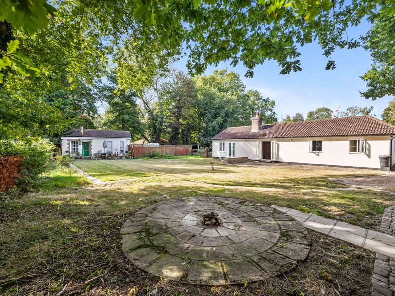 4 bed Bungalow - Detached For Sale in Horley, Surrey