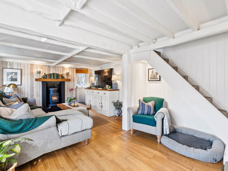 4 bed House - Detached For Sale in Crawley, West Sussex