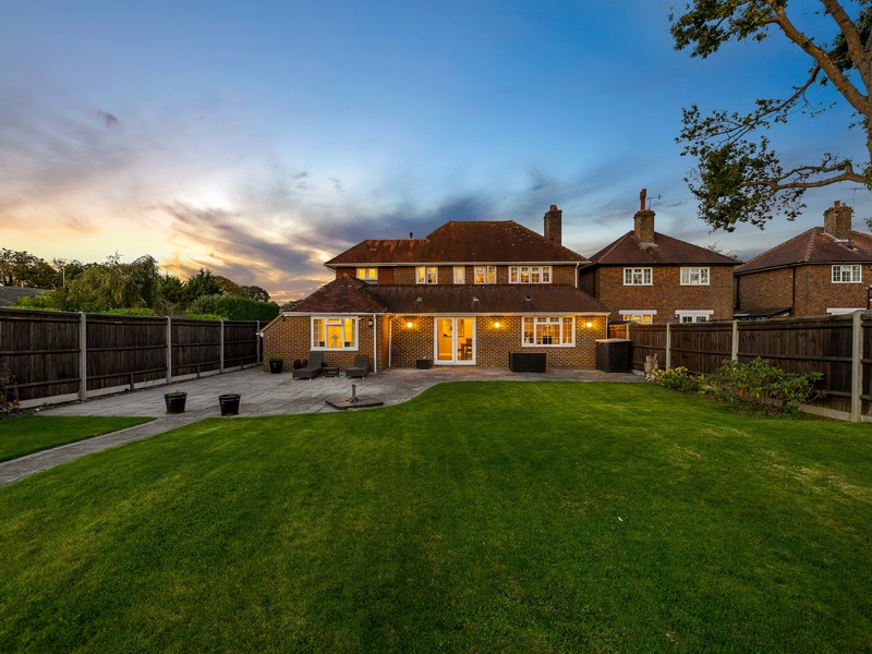 5 bed House - Detached For Sale in Horley, Surrey