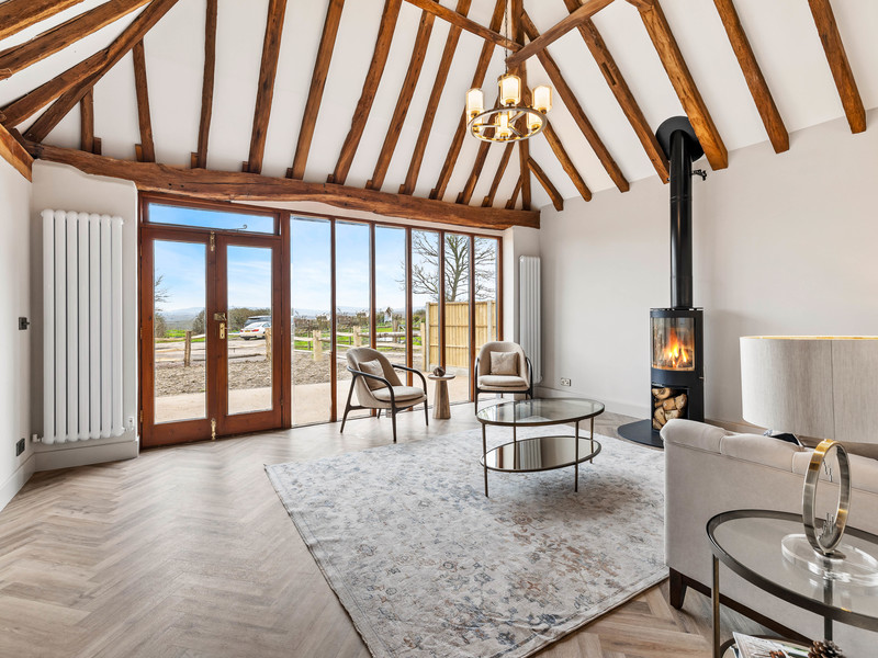 1 bed Character Property For Sale in Horsham, Surrey - 3