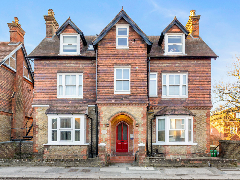 1 bed Apartment For Rent in Reigate, Surrey - 3