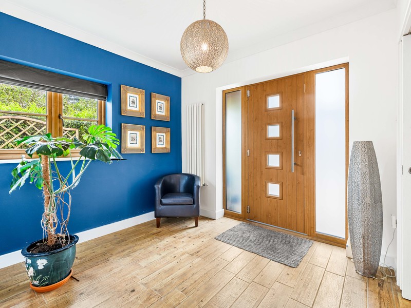 4 bed House - Detached For Sale in Horley, Surrey - 2