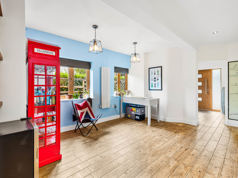 4 bed House - Detached For Sale in Horley, Surrey - 3