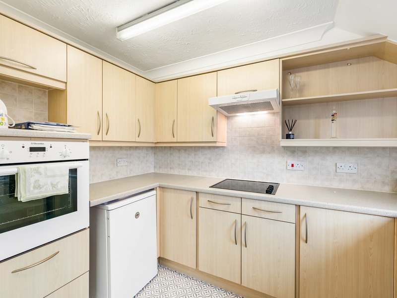 1 bed Apartment For Sale in East Grinstead, West Sussex - 3
