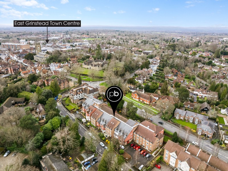 1 bed Apartment For Sale in East Grinstead, West Sussex - 2