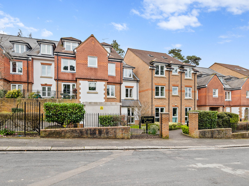 1 bed Apartment For Sale in East Grinstead, West Sussex