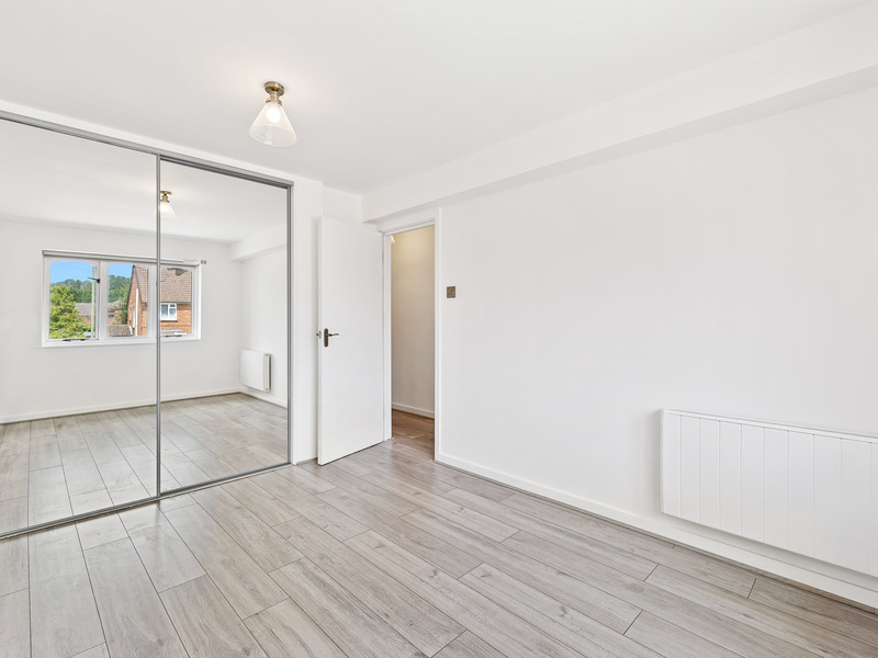 1 bed Apartment For Rent in Reigate, Surrey - 3