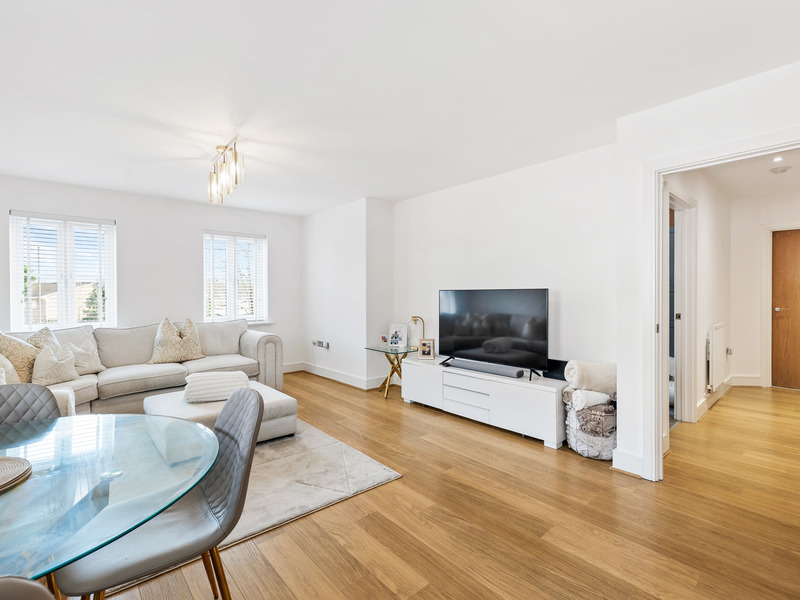 2 bed Apartment For Sale in Banstead, Surrey - 3