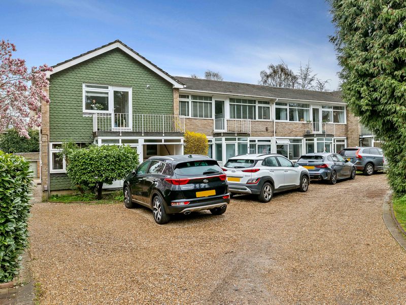 2 bed Apartment For Rent in Reigate, Surrey