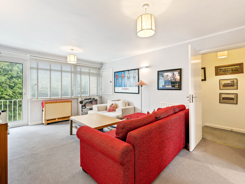 2 bed Apartment For Rent in Reigate, Surrey - 2