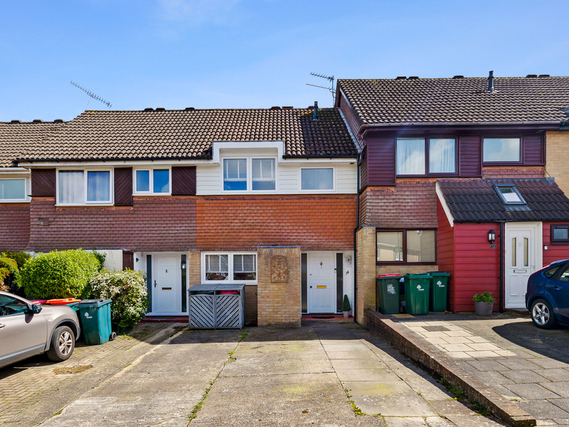 2 bed House - Terrace For Sale in Crawley, West Sussex