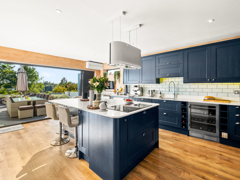 4 bed House - Detached For Sale in Coulsdon, Surrey - 3