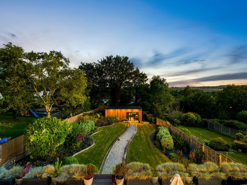 4 bed House - Detached For Sale in Coulsdon, Surrey - 2