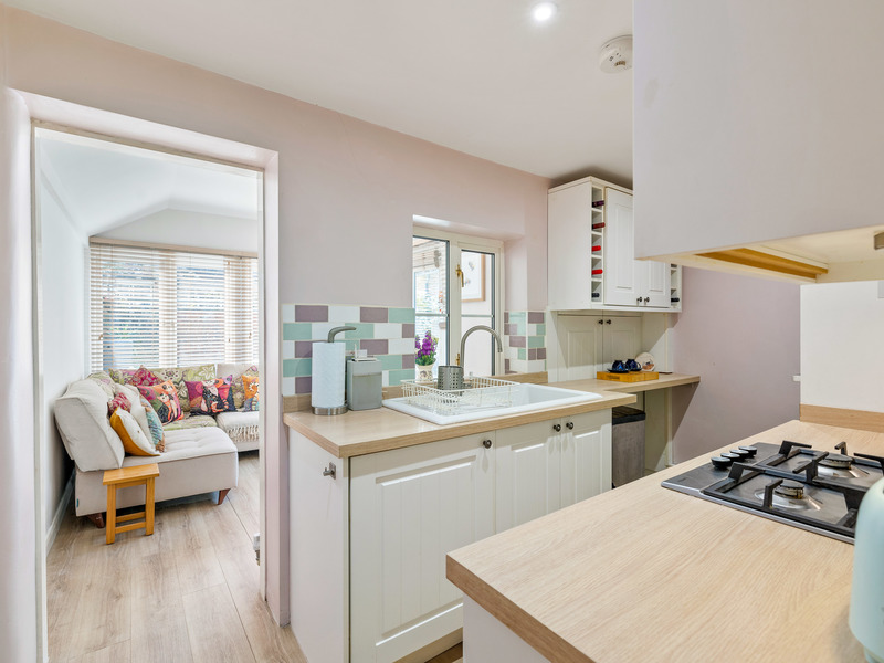 2 bed House - Terrace For Sale in Horley, Surrey - 3