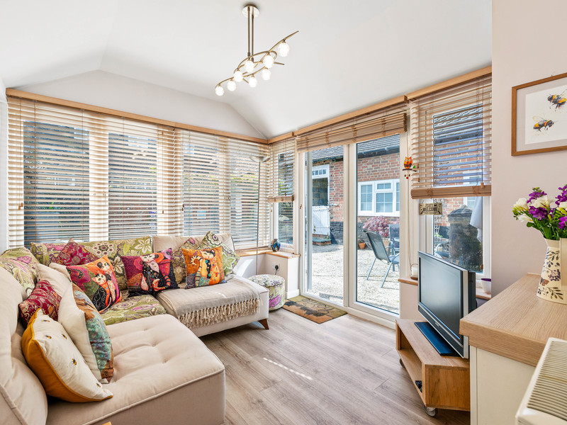 2 bed House - Terrace For Sale in Horley, Surrey