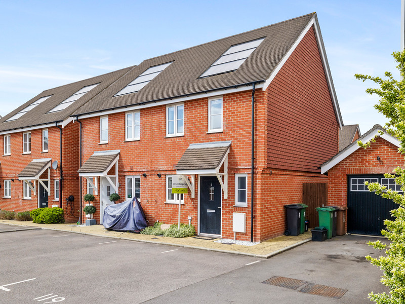 2 bed House - Semi For Sale in Horley, Surrey