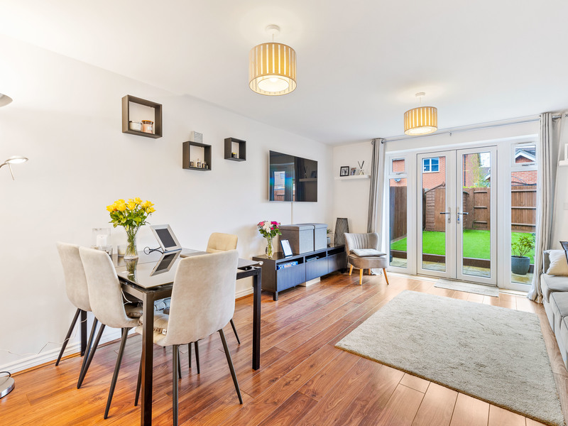 2 bed House - Semi For Sale in Horley, Surrey - 2