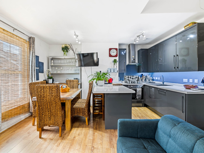 1 bed Apartment For Rent in Crawley, Surrey