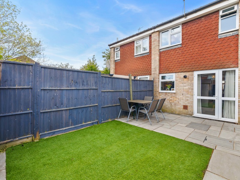 2 bed House - Terrace For Sale in Horley, Surrey