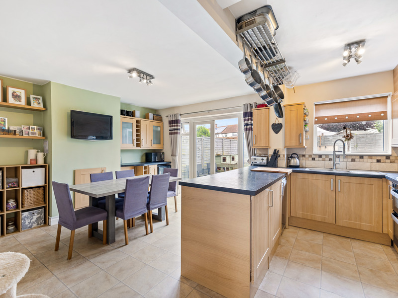 4 bed House - End Terrace For Sale in Reigate, Surrey
