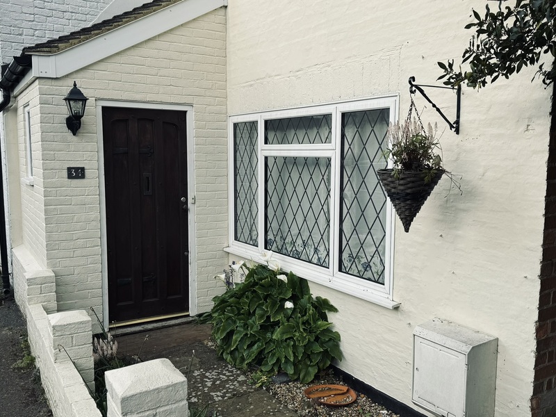 2 bed House - End Terrace For Rent in Reigate, Surrey