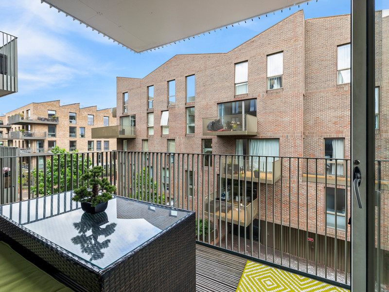2 bed Apartment For Sale in Brentford, Middlesex - 3