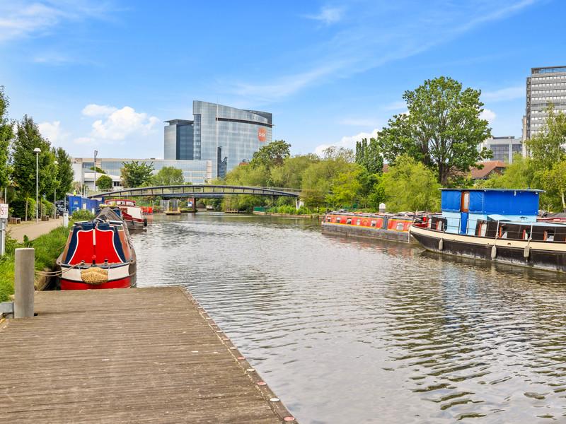 2 bed Apartment For Sale in Brentford, Middlesex