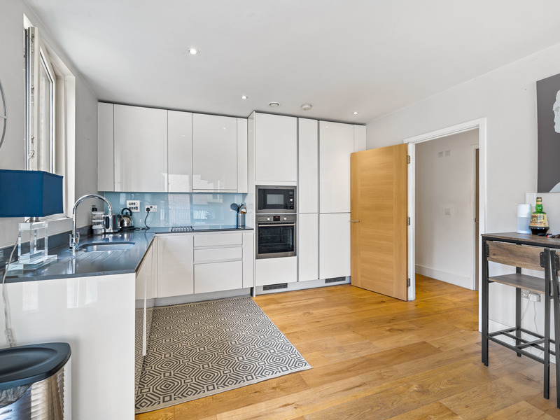 2 bed Apartment For Sale in Brentford, Middlesex - 2
