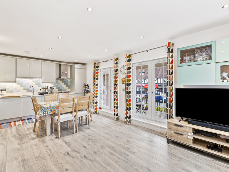 2 bed Apartment For Sale in Croydon, London - 3