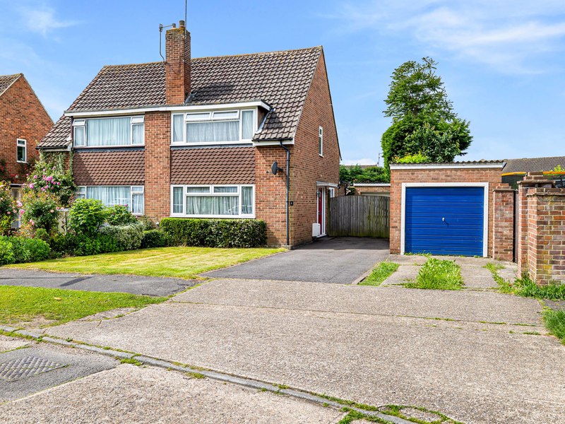 3 bed House - Semi For Sale in Horley, Surrey - 2