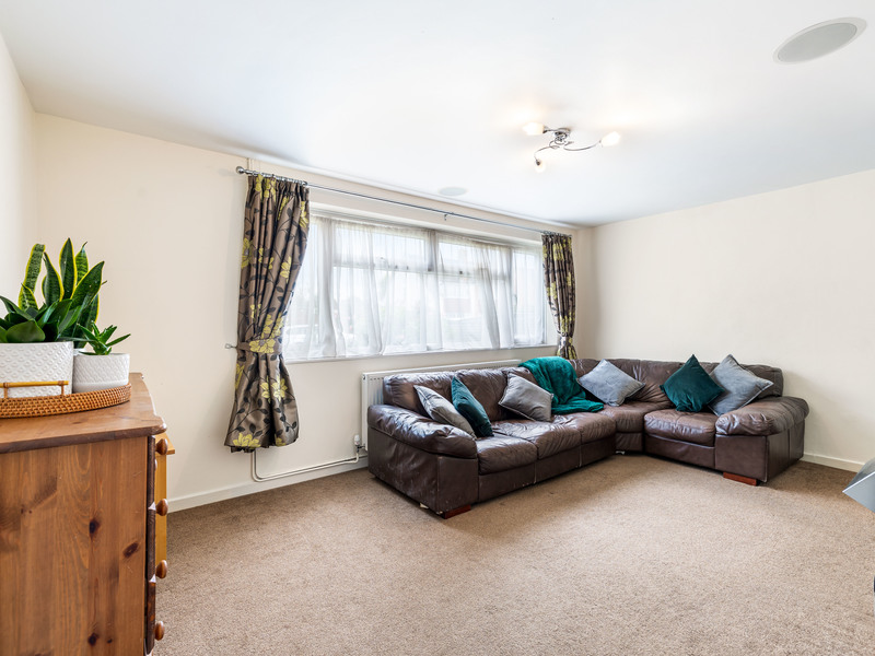 3 bed House - Semi For Sale in Horley, Surrey - 3