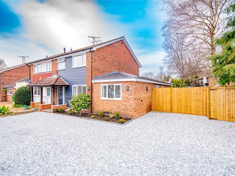 4 bed House - Semi For Rent in Frimley, Surrey