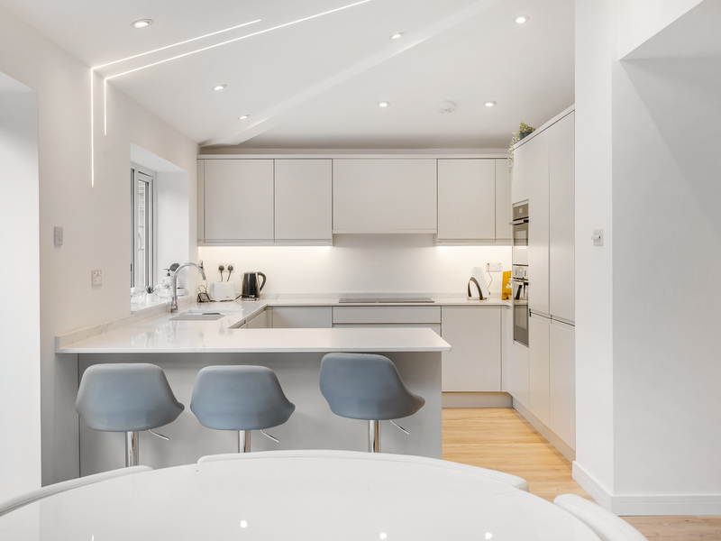 4 bed House - Semi For Rent in Frimley, Surrey - 2