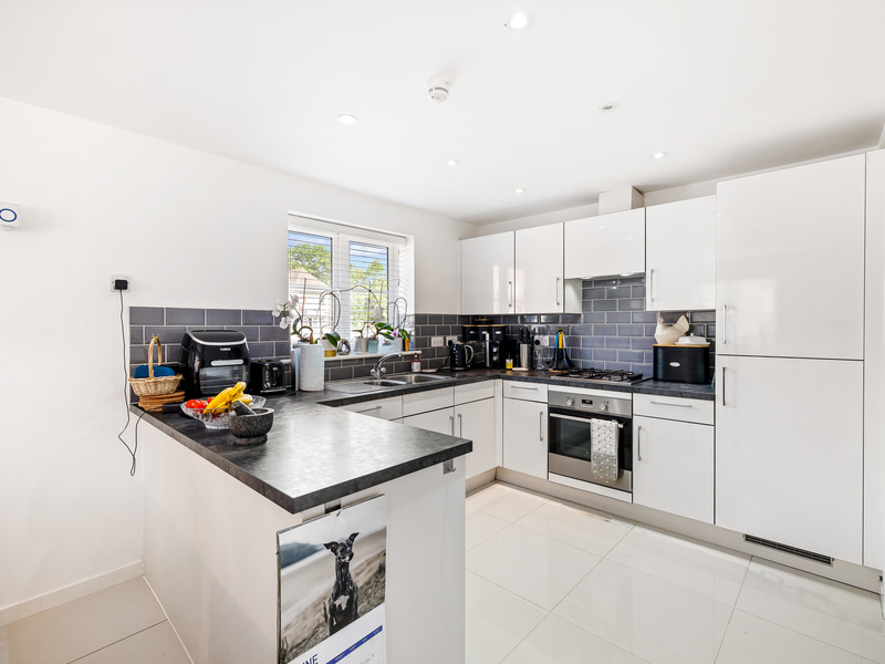 3 bed House - Detached For Sale in Horley, Surrey