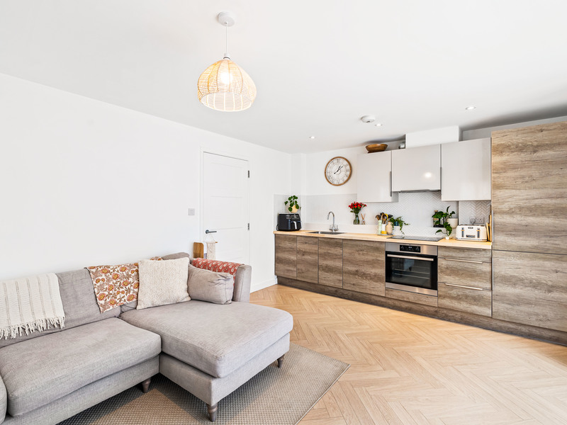 1 bed Apartment For Sale in Reigate, Surrey - 2