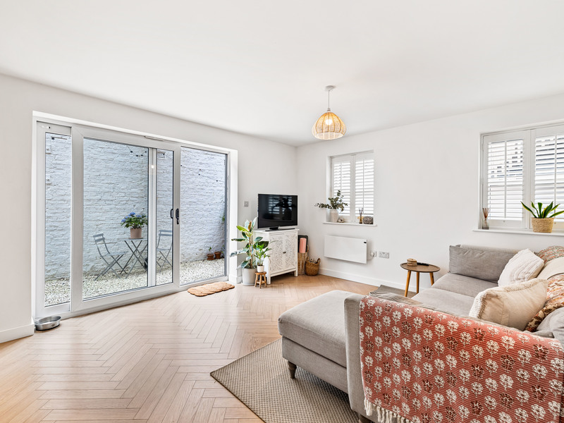 1 bed Apartment For Sale in Reigate, Surrey