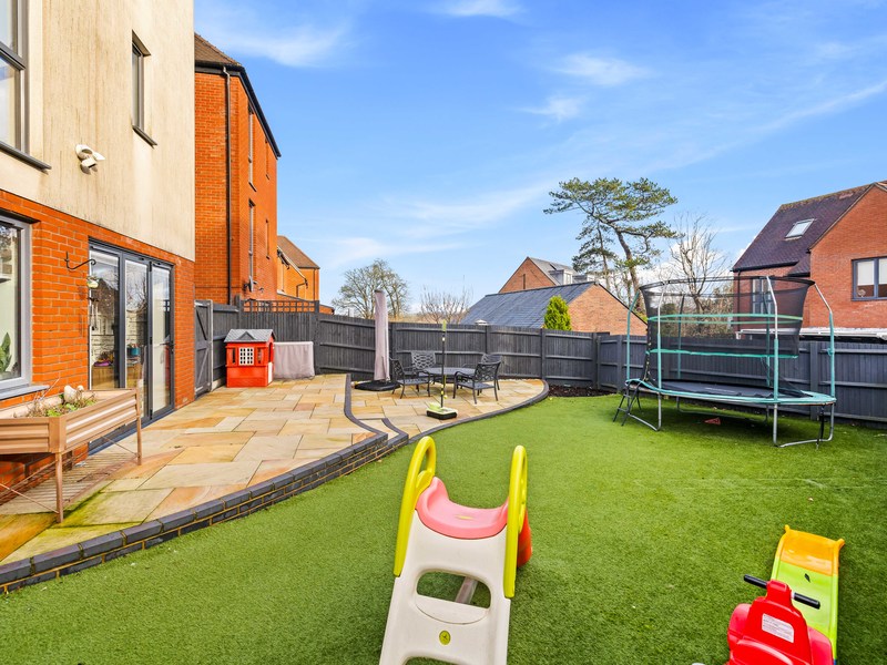 3 bed House - Detached For Rent in Coulsdon, Surrey - 2