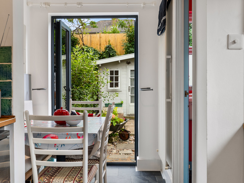 2 bed House - End Terrace For Sale in Reigate, Surrey - 3