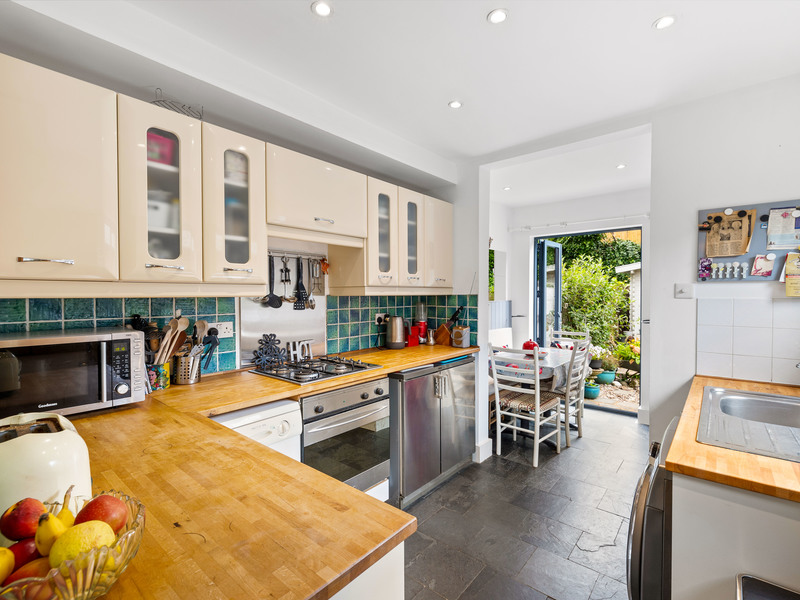 2 bed House - End Terrace For Sale in Reigate, Surrey - 2