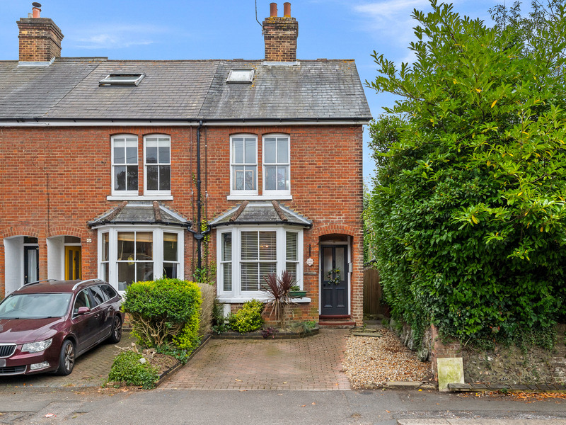 2 bed House - End Terrace For Sale in Reigate, Surrey
