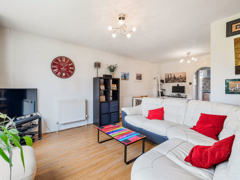 4 bed House - Townhouse For Sale in Horley, Surrey