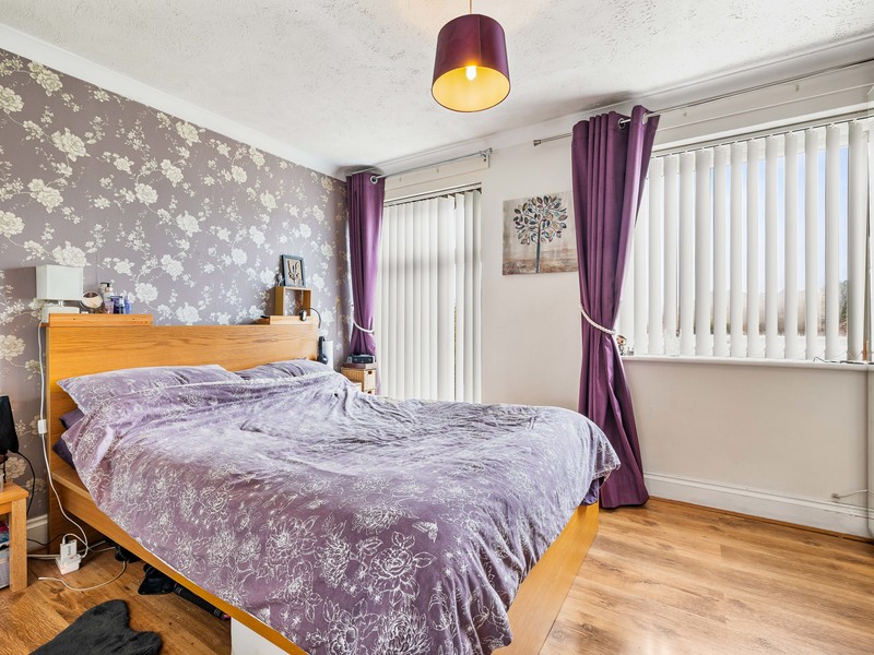 4 bed House - Townhouse For Sale in Horley, Surrey - 3