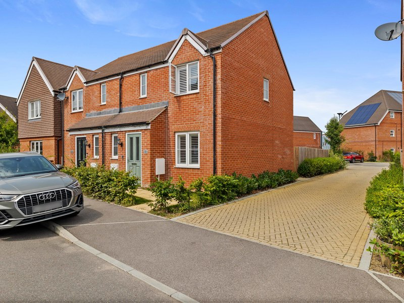 3 bed House - Semi For Sale in Horley, Surrey