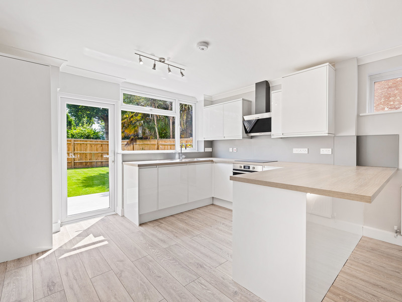 2 bed House - Semi For Sale in Crawley, West Sussex - 2