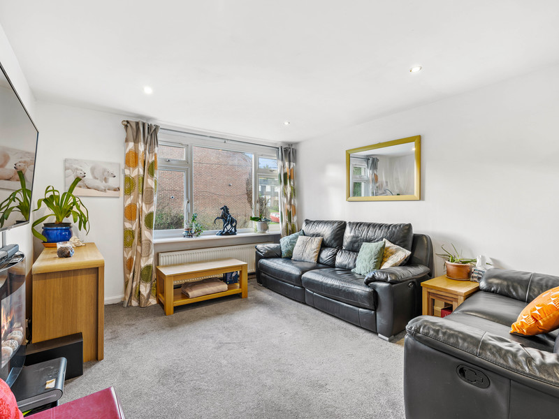 2 bed Apartment For Sale in Redhill, Surrey - 2