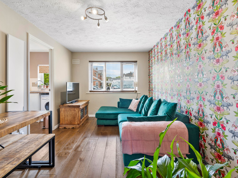 1 bed Apartment For Rent in Redhill, Surrey