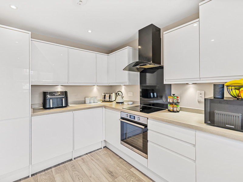 2 bed House - Semi For Sale in Crawley, West Sussex - 2