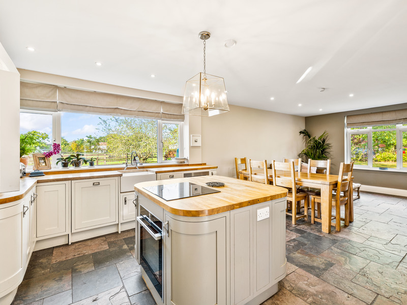 4 bed House - Detached For Rent in Crawley, West Sussex - 3