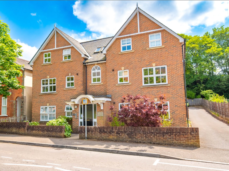 2 bed Apartment For Rent in Farnborough, Hampshire